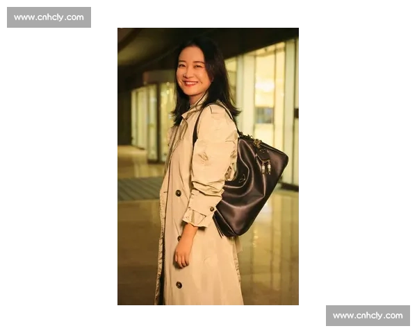 贾玲高马尾造型惊艳上海！运动风穿搭展现紧致线条